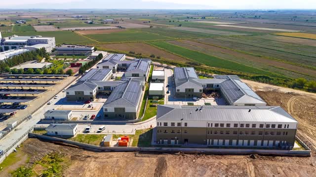 Nuriş Prefabrik olarak; yurt içinde ve uluslararası ölçekte hayata geçirdiğimiz projelerle, mühendislik gücümüzü ve üretim kapasitemizi farklı coğrafyalara taşıyoruz.
Her projede; kalite, güven, sürdürülebilirlik ve zamanında teslim anlayışımızla müşterilerimize kalıcı çözümler sunmaya devam ediyoruz. Geçmişten bugüne imza attığımız projeler, Nuriş Prefabrik’in global ölçekteki güçlü vizyonunun bir yansımasıdır.
Geleceğin yaşam ve çalışma alanlarını birlikte inşa ediyoruz.
🌐 nurisprefabrik.com