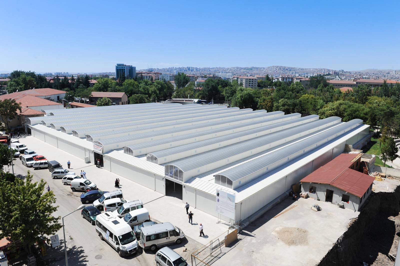 Prefabrik sanayi yapısı havadan — otopark